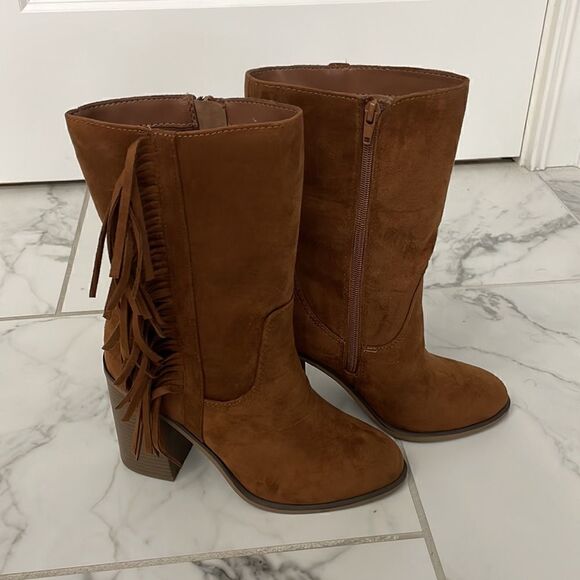 NEW! Brown fringe booties. Sz 7 - Picture 2 of 7